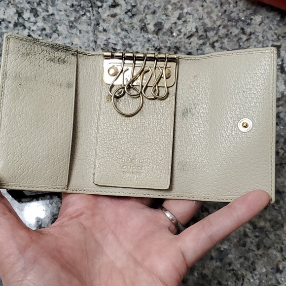 Authentic Gucci Monogram Key Holder - Picture 4 of 9